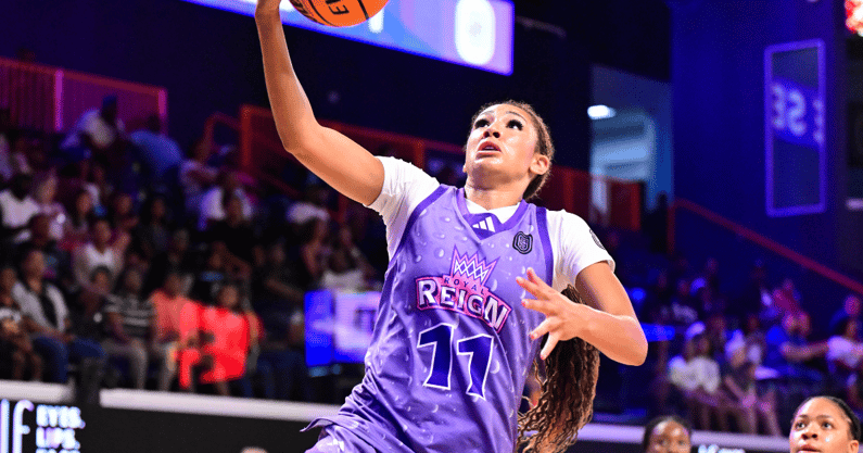 Bella Owumi