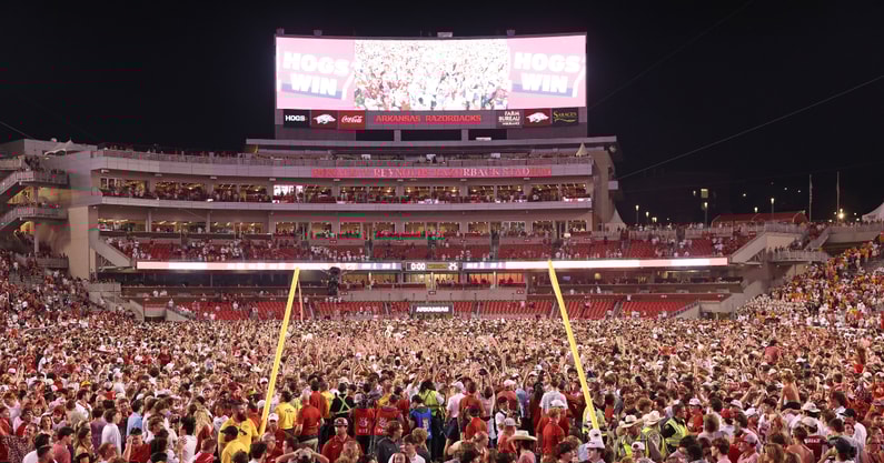 Arkansas-institutes-new-policy-on-storming-field-ahead-of-2025-amid-SEC-change