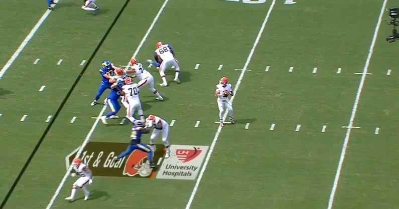Dillon Gabriel throws first NFL touchdown
