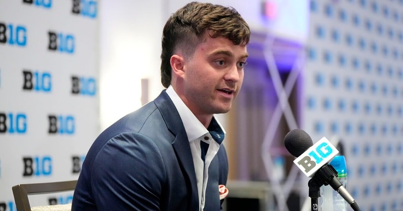 Illinois quarterback Luke Altmyer
