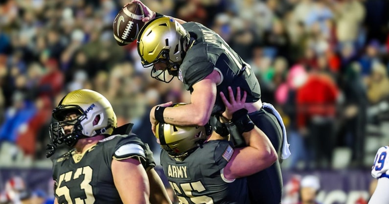 ArmyFootball_241229_001_KargePaul_USAT