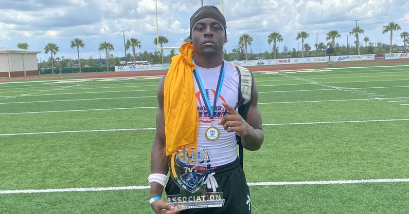 Florida athlete James Bethea at a 7-on-7 event in Florida. Bethea recently picked up a South Carolina offer. Photo credit: James Bethea | @JBethea08 on Twitter/X