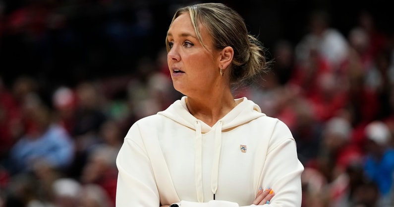 Adam Cairns/Columbus Dispatch / USA TODAY NETWORK via Imagn Images | Tennessee Lady Vols head coach Kim Caldwell watches during the second round of the women's NCAA Tournament against the Ohio State Buckeyes at Value City Arena in Columbus on March 23, 2025.