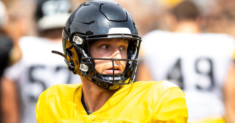 Iowa QB Mark Gronowski