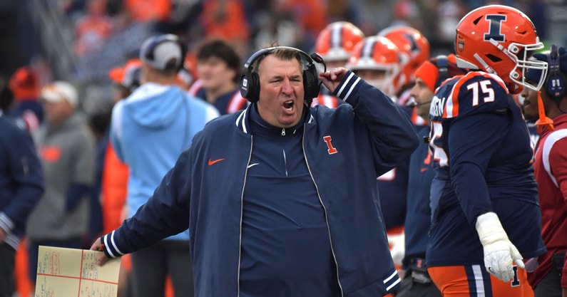 NCAA Football: Michigan State at Illinois