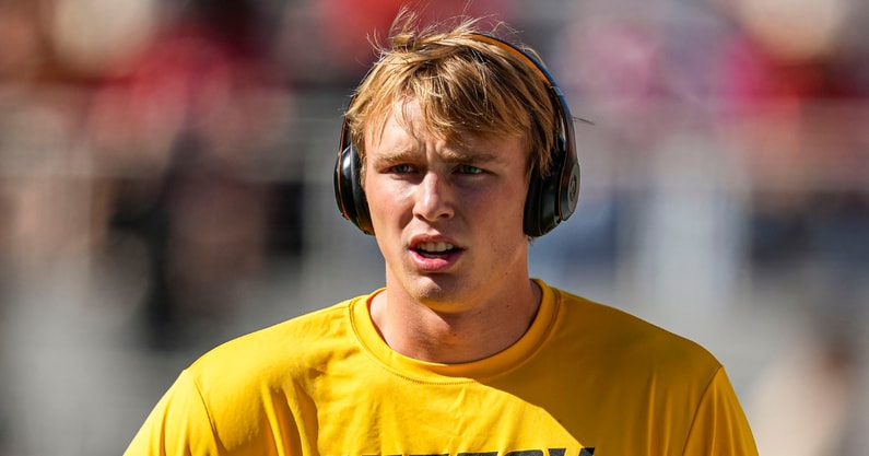 Sam-Horn-injury-update-Eli-Drinkwitz-pressed-for-status-of-Missouri-QB-after-leaving-season-opener-on-crutches