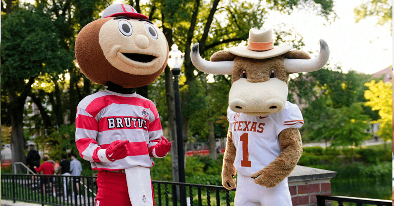 Ohio State mascot, Brutus, and University of Texas mascot, Hook 'Em, interact during a filming of the Joel Klatt Show on Ohio State's campus on Aug. 28, 2025. The Buckeyes' kick off the 2025 season against the Longhorns at Ohio Stadium on Aug. 30. (© Adam Cairns/Columbus Dispatch / USA TODAY NETWORK via Imagn Images)