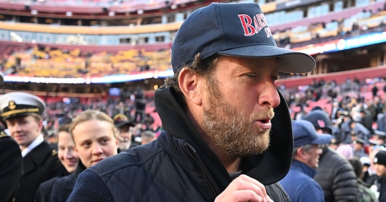 Dave Portnoy showered with boos, trolls Ohio State crowd with 'still can't beat Michigan' shirt