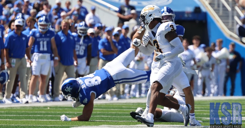 Kentucky TE Josh Kattus takes a tumble against Toledo, Dr. Michael Huang, KSR