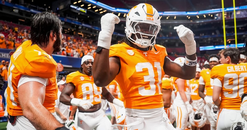Brianna Paciorka/News Sentinel / USA TODAY NETWORK via Imagn Images | Tennessee defensive lineman Caleb Herring (31) dances in celebration after the Aflac Kickoff Game between the Volunteers and Syracuse held at Mercedes-Benz Stadium in Atlanta, Ga., on August 30, 2025.