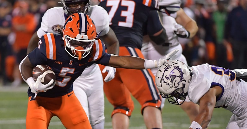 NCAA Football: Western Illinois at Illinois