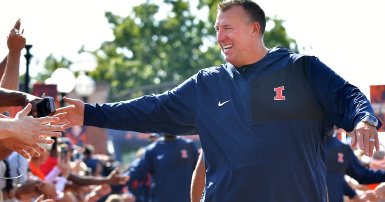 NCAA Football: Western Illinois at Illinois