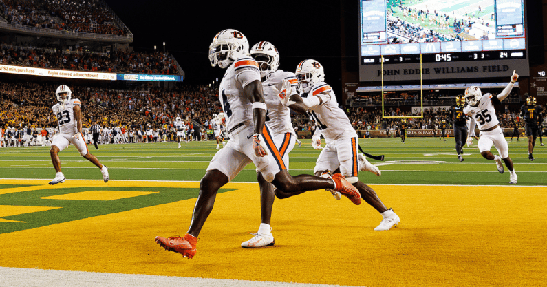 Rayshawn Pleasant (Photo by Auburn Athletics)