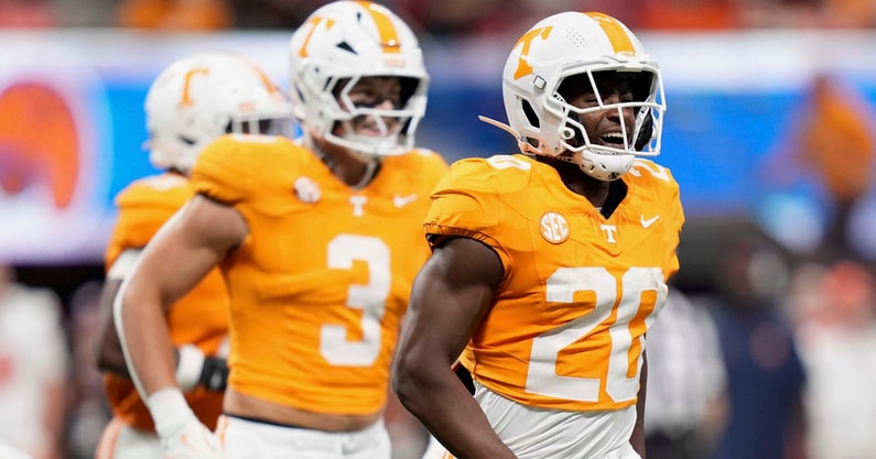 Brianna Paciorka/News Sentinel / USA TODAY NETWORK via Imagn Images | Tennessee running back Justin Baker (20) during the Aflac Kickoff Game between the Volunteers and Syracuse held at Mercedes-Benz Stadium in Atlanta, Ga., on August 30, 2025.