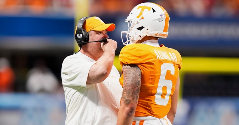 Brianna Paciorka/News Sentinel / USA TODAY NETWORK via Imagn Images | Tennessee head coach Josh Heupel talks to Tennessee quarterback Joey Aguilar (6) during the Aflac Kickoff Game between the Volunteers and Syracuse held at Mercedes-Benz Stadium in Atlanta, Ga., on August 30, 2025.