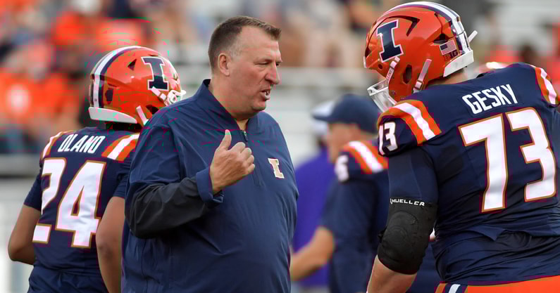 NCAA Football: Western Illinois at Illinois