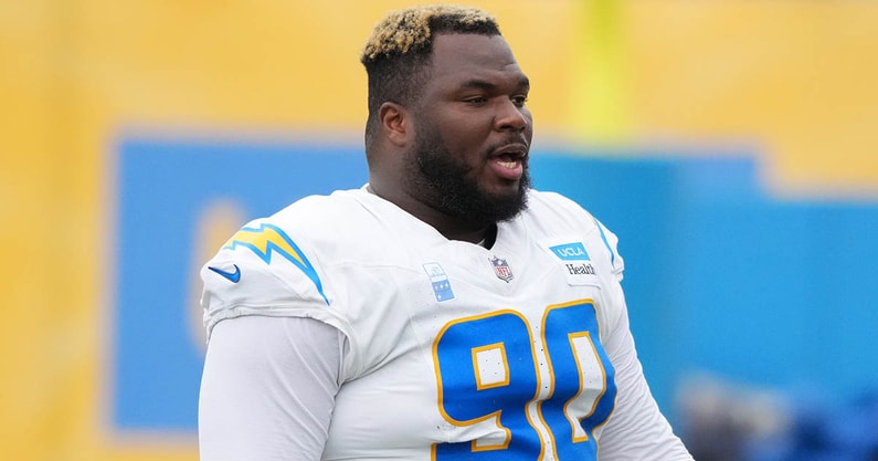 Chargers DL Teair Tart