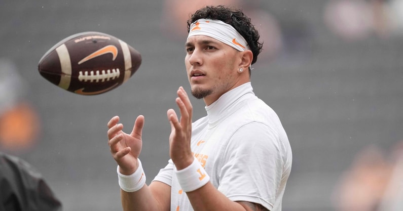 Caitie McMekin/News Sentinel / USA TODAY NETWORK via Imagn Images | Tennessee quarterback Joey Aguilar (6) warms up before a college football game between Tennessee and ETSU at Neyland Stadium in Knoxville, Tennessee, on August 30, 2025.
