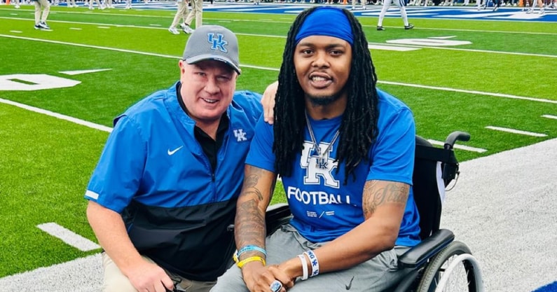 Mark Stoops (left) and Chris Oats - via UK Athletics