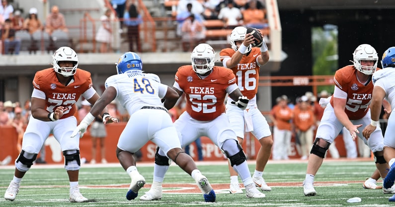 ut_vs_san_jose_state-7076_o_line