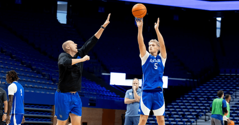 Mark Pope (left) and Collin Chandler - Chet White, UK Athletics