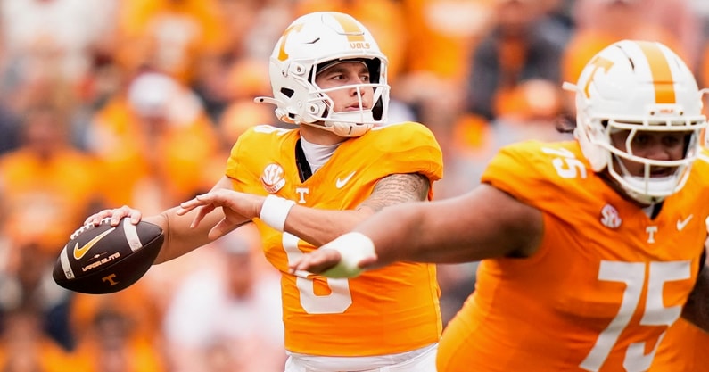 Brianna Paciorka/News Sentinel / USA TODAY NETWORK via Imagn Tennessee quarterback Joey Aguilar (6) during Tennessee's home opener against ETSU at Neyland Stadium in Knoxville, Tenn., on Sept. 6, 2025.