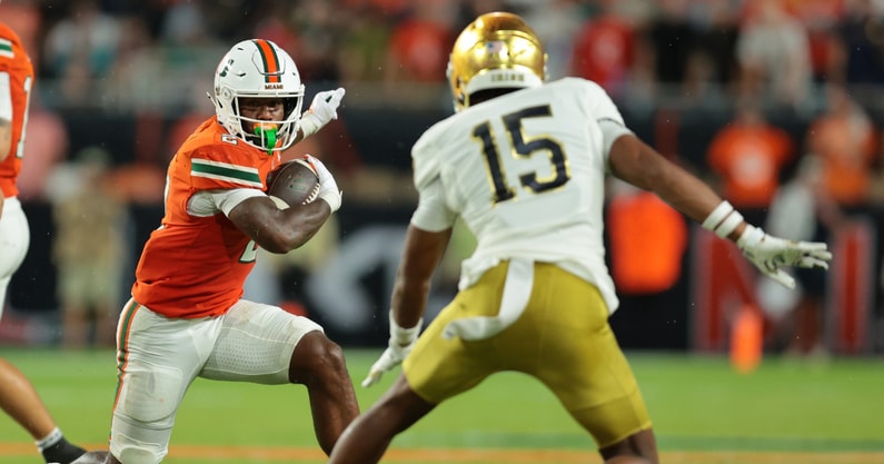Notre Dame CB Leonard Moore (15) Miami RB Jordan Lyle