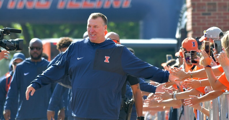 NCAA Football: Western Illinois at Illinois