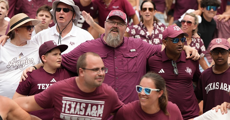 Texas A&M fans Aggie War Hymn Wrigley Field Cubs game