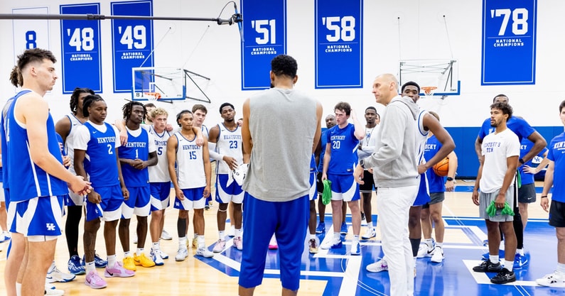 Karl-Anthony Towns talks to Kentucky Wildcats in Lexington (Photo via UK Athletics)