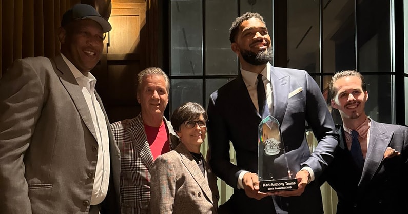 Karl-Anthony Towns with the Caliparis and Kenny Payne at UK Hall of Fame (Photo via John Calipari)