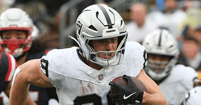 Brock-Bowers-injury-update-Raiders-reveal-TE-status-vs-Chargers
