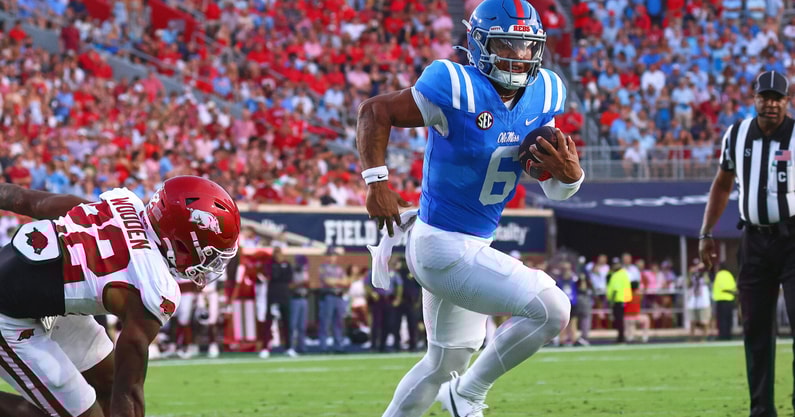 NCAA Football: Arkansas at Mississippi