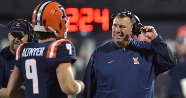 NCAA Football: Western Michigan at Illinois
