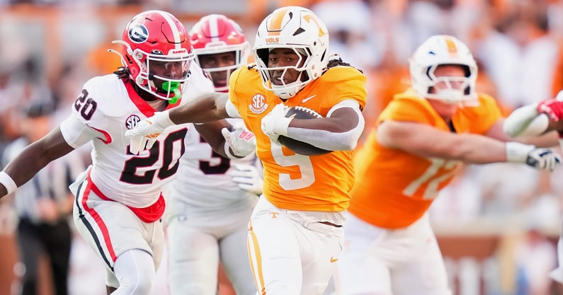 Brianna Paciorka/News Sentinel / USA TODAY NETWORK via Imagn Images | Tennessee running back Star Thomas (9) runs with the ball during a college football game between Tennessee and Georgia at Neyland Stadium in Knoxville, Tenn., on Sept. 13, 2025.