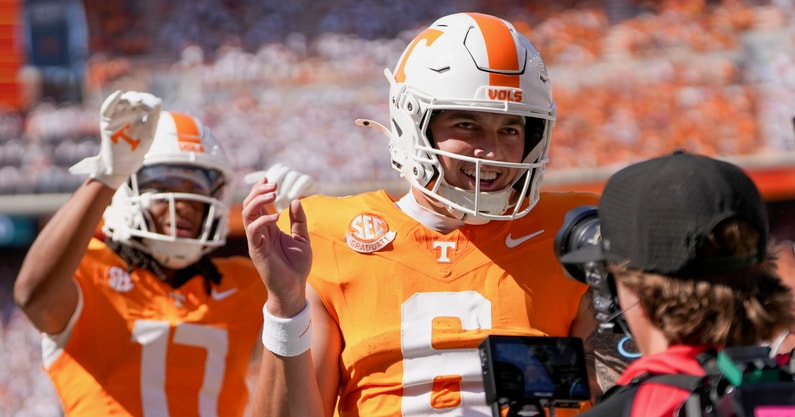 Angelina Alcantar/News Sentinel / USA TODAY NETWORK via Imagn Images | Tennessee quarterback Joey Aguilar (6) celebrates after running in a touchdown during the NCAA college football game against Georgia on September 13, 2025, Knoxville, Tennessee.