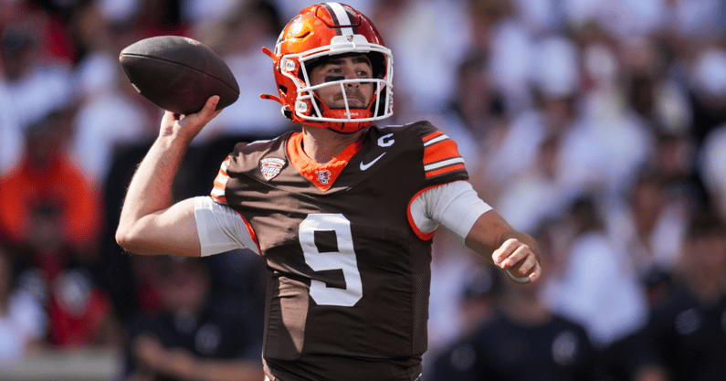 Sep 6, 2025; Cincinnati, Ohio, USA; Bowling Green Falcons quarterback Drew Pyne (9) throws a pass against the Cincinnati Bearcats in the first half at Nippert Stadium. Mandatory Credit: Aaron Doster-Imagn Images