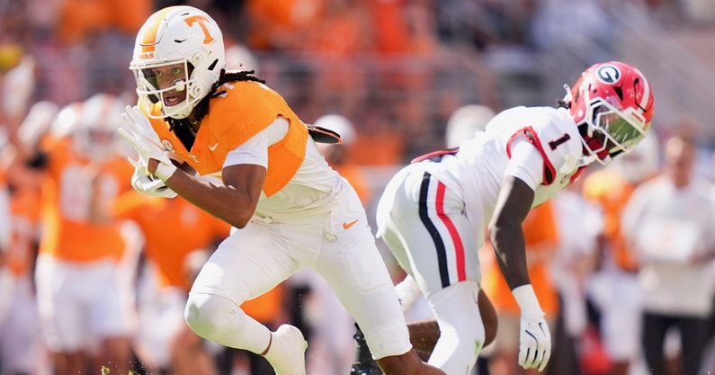 Brianna Paciorka/News Sentinel / USA TODAY NETWORK via Imagn Images | Tennessee wide receiver Chris Brazzell II (17) gets past Georgia defensive back Ellis Robinson IV (1) during an NCAA college football game on September 13, 2025, Knoxville, Tennessee.
