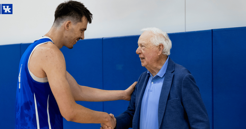 bill-raftery-watches-kentucky-basketball-practice
