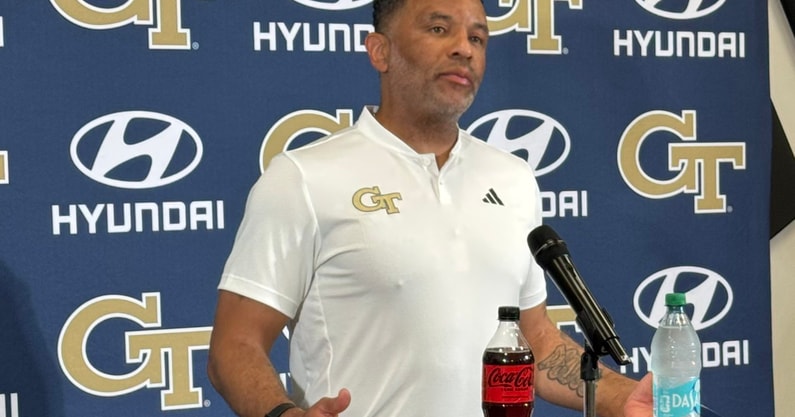 Georgia Tech head coach Damon Stoudamire