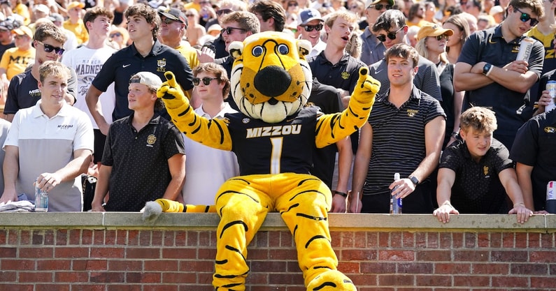 NCAA Football: UL Lafayette at Missouri