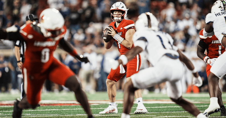 Louisville Cardinals quarterback Miller Moss (7) drops back while looking to pass in the first half. The Cards' beat the visiting Dukes 28-14 Friday September 5, 2025 at L&N Credit Union Stadium in Louisville, Kentucky.