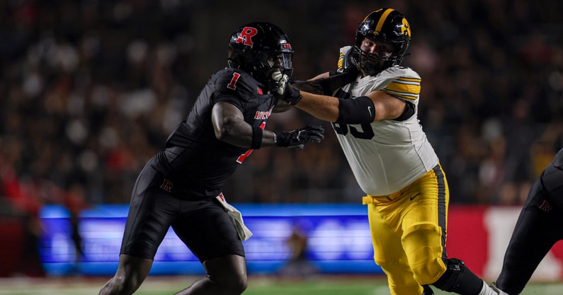 Rutgers Football edge rusher Jordan Walker