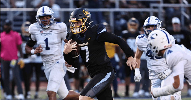 Moeller QB Matt Ponatoski (7) runs the ball during their football game against St. Xavier Friday, Sept. 19, 2025. (© Tony Tribble for The Enquirer / USA TODAY NETWORK via Imagn Images)