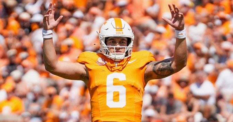 Angelina Alcantar/News Sentinel / USA TODAY NETWORK via Imagn Images | Tennessee quarterback Joey Aguilar (6) celebrates a successful drive during the NCAA college football game against UAB on September 20, 2025, in Knoxville, Tennessee.