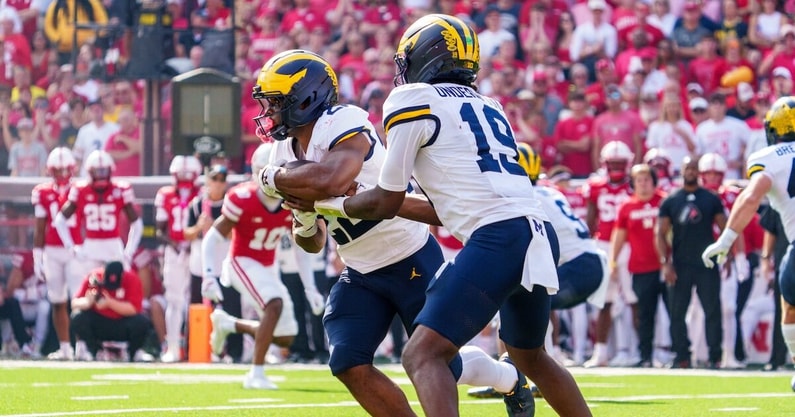 Sep 20, 2025; Lincoln, Nebraska, USA; Michigan Wolverines quarterback Bryce Underwood (19) hands the ball off to running back Justice Haynes (22) for a touchdown against the Nebraska Cornhuskers during the second quarter at Memorial Stadium. Mandatory Credit: Dylan Widger-Imagn Images