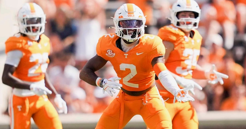 Angelina Alcantar/News Sentinel / USA TODAY NETWORK via Imagn Images | Tennessee defensive back Andre Turrentine (2) celebrates with an air guitar after catching an interception during a NCAA football game between Tennessee and UAB at Neyland Stadium in Knoxville, Tenn., September 20, 2025.