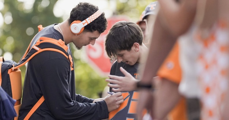 Caitie McMekin/News Sentinel / USA TODAY NETWORK via Imagn Images | Tennessee quarterback Joey Aguilar (6) signs a fans’ shirt during the Vol Walk before a college football game between Tennessee and UAB at Neyland Stadium in Knoxville, Tenn., on Sept. 20, 2025.