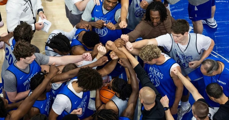 Rajon Rondo meets with the Kentucky Wildcats (Photo via UK Athletics)