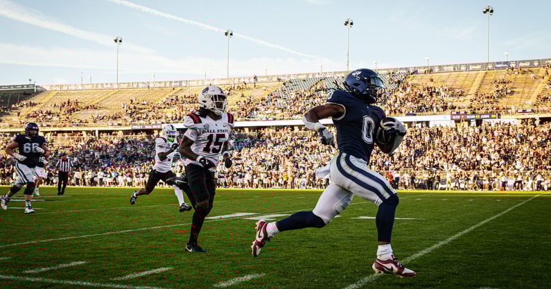 UConn Football running back Cam Edwards